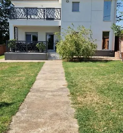 Elena Villa Nis